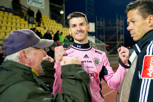 Ängelholms målvakt Matt Pyzdrowski jublar