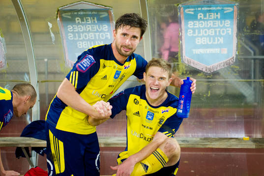 Ängelholms Robin Staaf och Eric Pothast  firar