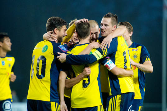 Ängelholms spelare firar 2-1 genom Michael Baggner