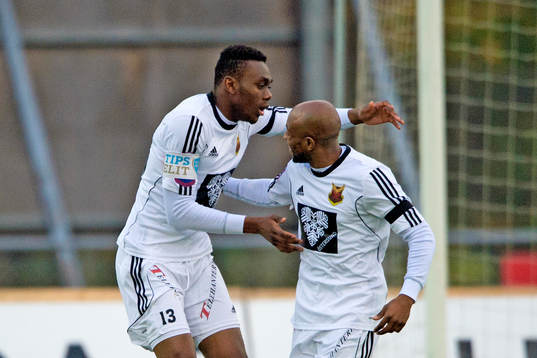 Östersunds Fouad Bachirou kramar om Tomas Peciar som gjort
