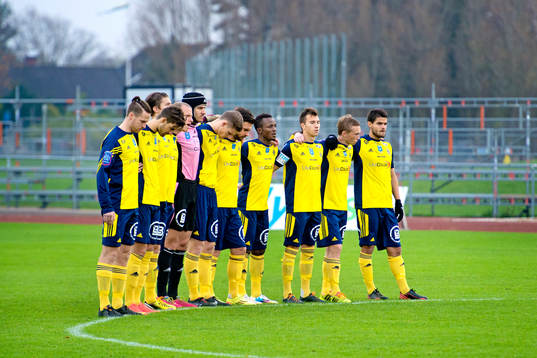 Ängelholms startelva böjer huvuden