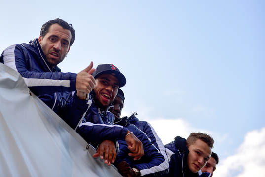 Malmö FFs Matias Concha och Isaac Kiese Thelin på bussen