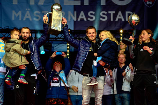 Malmö FFs Guillermo Molins och Markus Rosenberg och