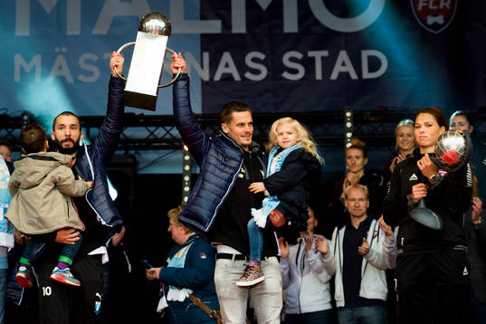 Malmö FFs Guillermo Molins och Markus Rosenberg höjer
