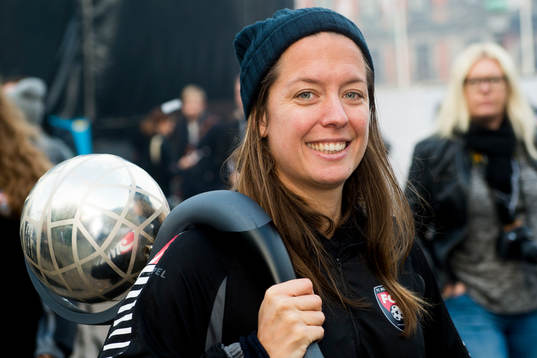 Rosengårds Lina Nilsson med Kronprinsessan Victorias Pokal