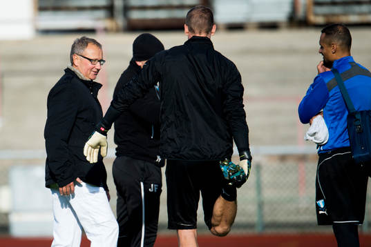 Malmö FFs läkare Pär Herbertsson, målvakt Robin Olsen,