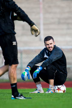 s målvakt Zlatan Azinovic vilar