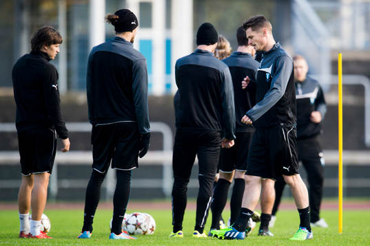 s Markus Rosenberg (th) deppar