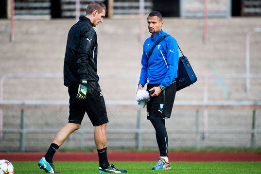 Malmö FFs målvakt Robin Olsen och naprapat Wilner Registre