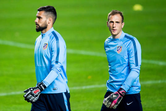 Atletico Madrids målvakter Miguel Angel Moya och Jan Oblak