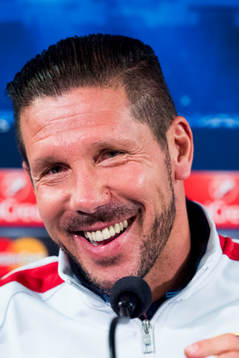 Atletico Madrids tränare Diego Simeone skrattar