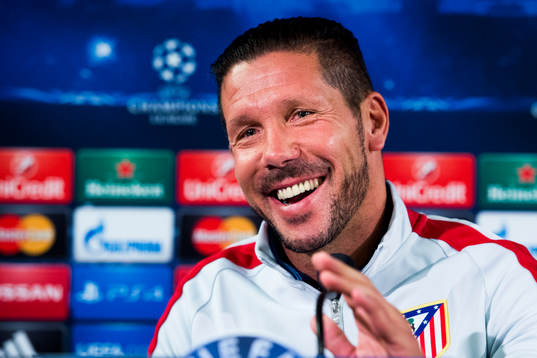 Atletico Madrids tränare Diego Simeone skrattar