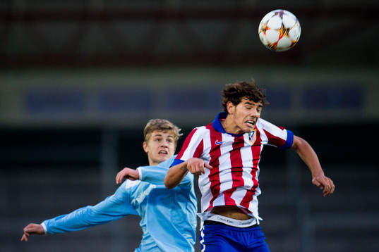Malmö FFs Mattias Svanberg i nickduell med Atlético