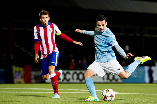 Malmö FFs Granit Stagova laddar för skott