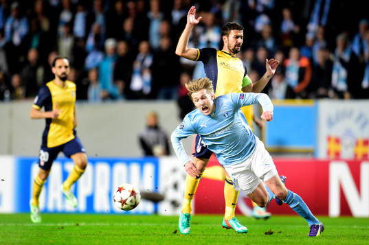 s Emil Forsberg faller