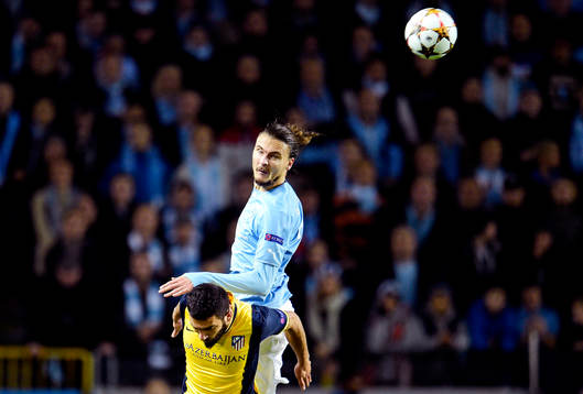 s Erik Johansson i nickduell med Atletico Madrids Arda Turan