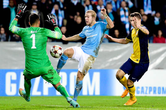 s Anton Tinnerholm får ett jätteläge mot Atletico