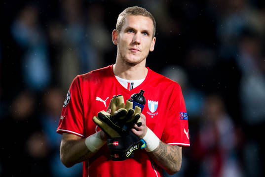 s målvakt Robin Olsen deppar