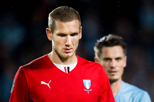 s målvakt Robin Olsen och Markus Rosenberg deppar
