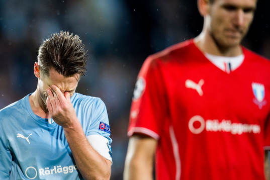 s Markus Rosenberg och målvakt Robin Olsen deppar