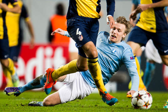 s Emil Forsberg faller