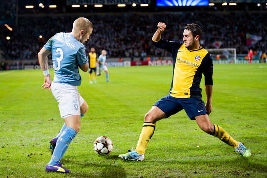s Anton Tinnerholm mot Atletico Madrids Koke