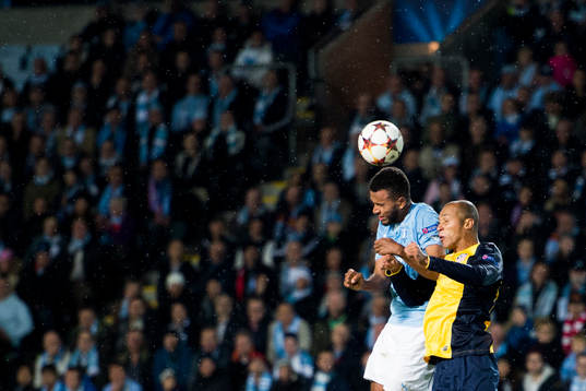 s Isaac Kiese Thelin i nickduell med Atletico Madrids