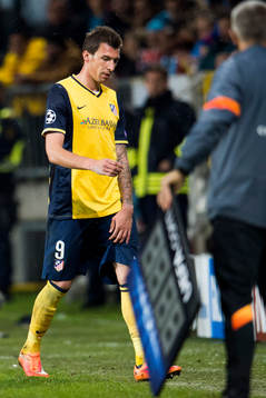 Atletico Madrids Mario Mandzukic byts ut