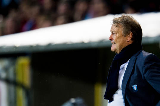 s tränare Åge Hareide är sammanbiten