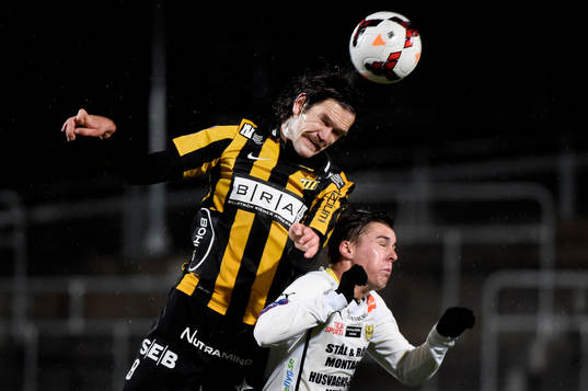 Häckens Ivo Pekalski och Mjällbys Jesper Gustavsson