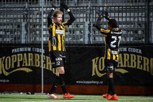 Häckens Samuel Gustafson och Nasiru Mohammed (vänd från