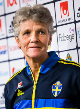 Sveriges förbundskapten Pia Sundhage presenterar