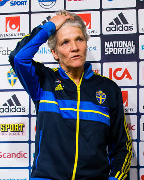 Sveriges förbundskapten Pia Sundhage presenterar