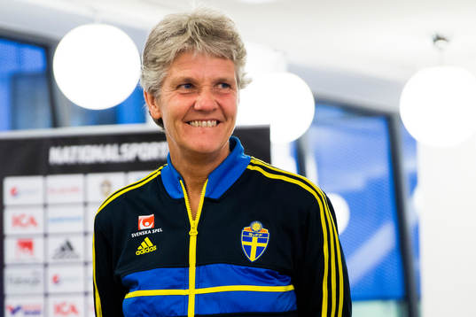 Sveriges förbundskapten Pia Sundhage presenterar