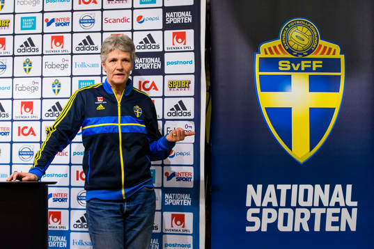 Sveriges förbundskapten Pia Sundhage presenterar