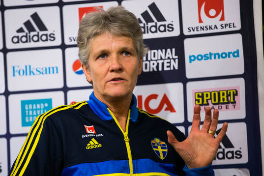 Sveriges förbundskapten Pia Sundhage presenterar