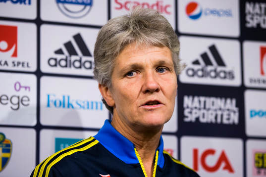 Sveriges förbundskapten Pia Sundhage presenterar