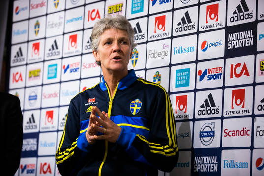 Sveriges förbundskapten Pia Sundhage presenterar
