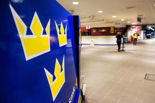 Tre Kronors logotyp före ishockeymatchen i Karjala Cup