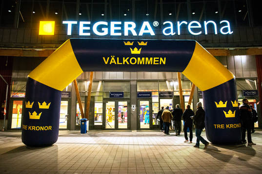 Entren till Tegera Arena före ishockeymatchen i Karjala