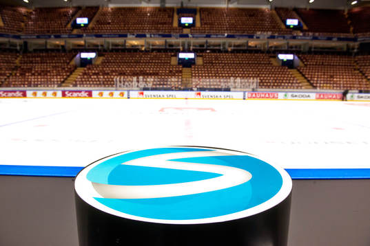 Viasat Sports logotyp inne på Tegera Arena före