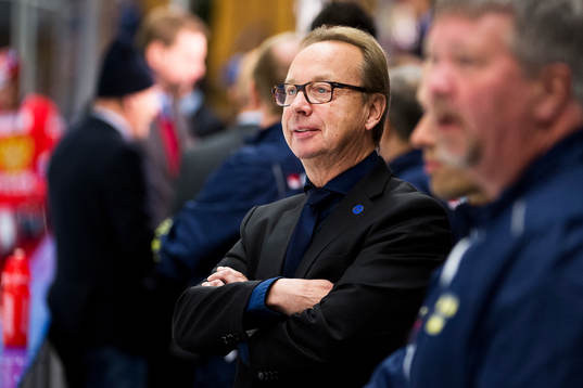 Sveriges förbundskapten Pär Mårts före ishockeymatchen
