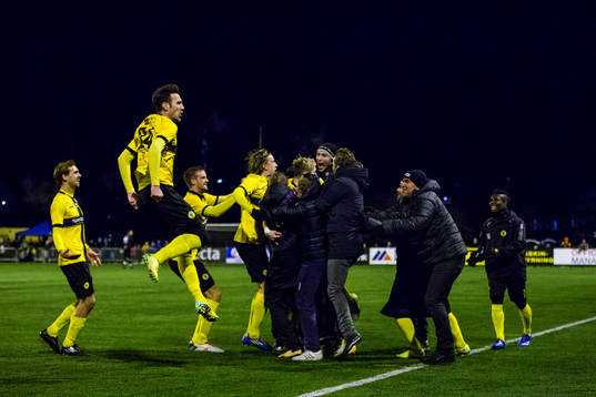 Frejs spelare jublar