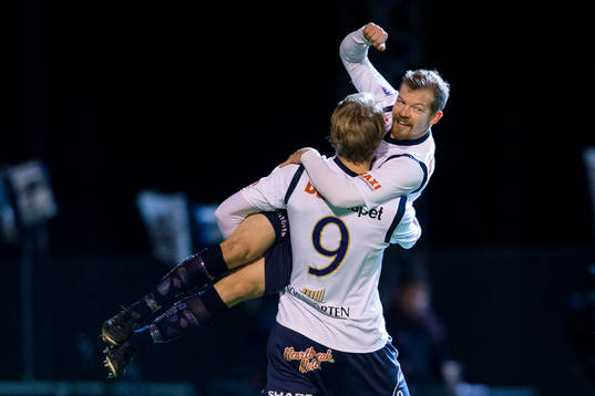 Bläddra bland fler bilder av Fotboll, Kval till Allsvenskan, Ljungskile - Gefle