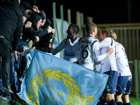 Gefles Dioh Williams jublar framför tillresta Gefle