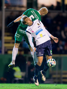 Gefles Johan Oremo vinner bollen