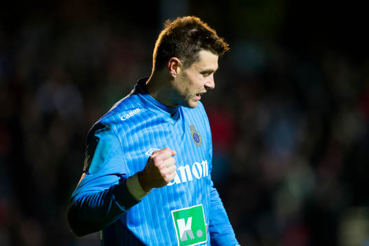 Gefles målvakt Emil Hedvall har ont i handen