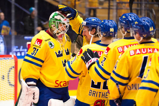 Sveriges målvakt Anders Nilsson och Andreas Thuresson