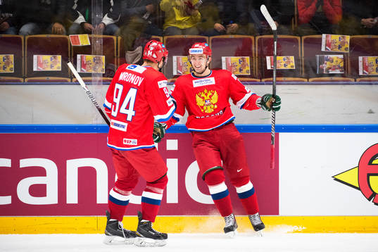 Rysslands Andrey Mironov och Anton Slepyshev jublar
