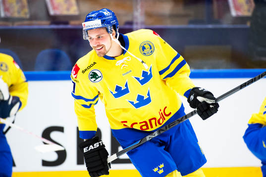 Sveriges Johan Fransson före ishockeymatchen i Karjala Cup